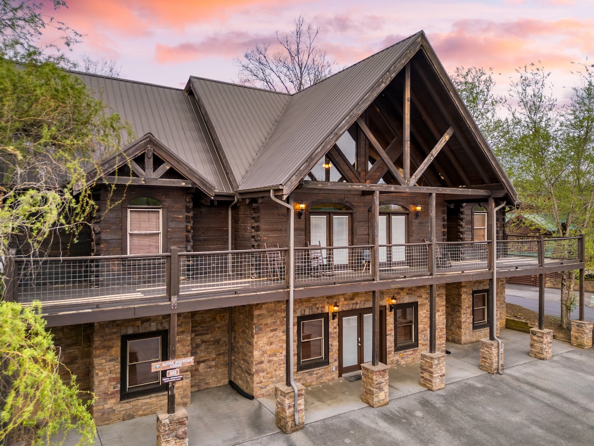 Sleeps 19 | Game Room + Hot Tub | Near Dollywood