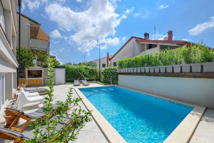 Cozy Apartment Jana With Shared Pool And Gym - Banjole