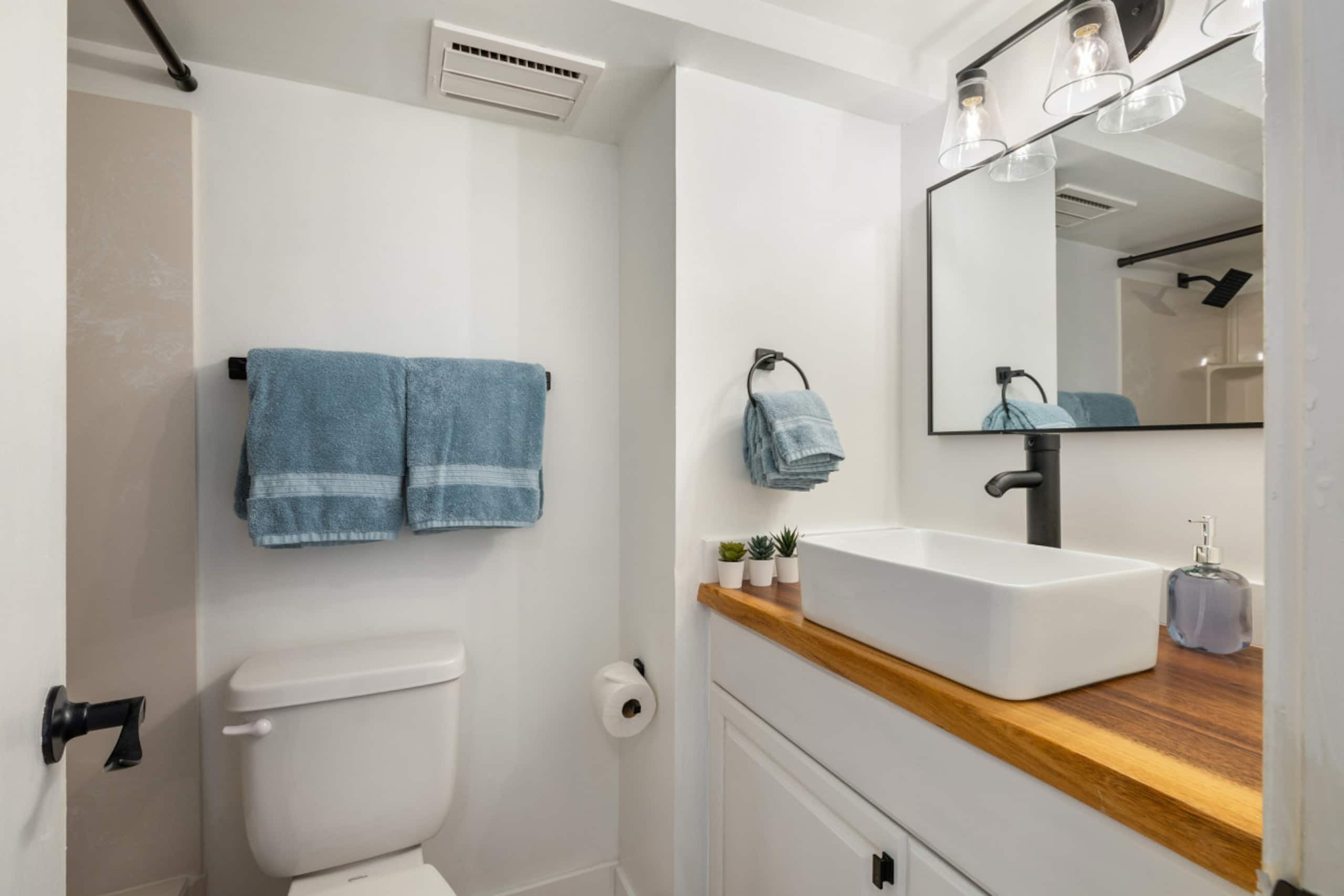 Condo in Honolulu · ★4.91 · Studio · 2 beds · 1 private bath - Image 15