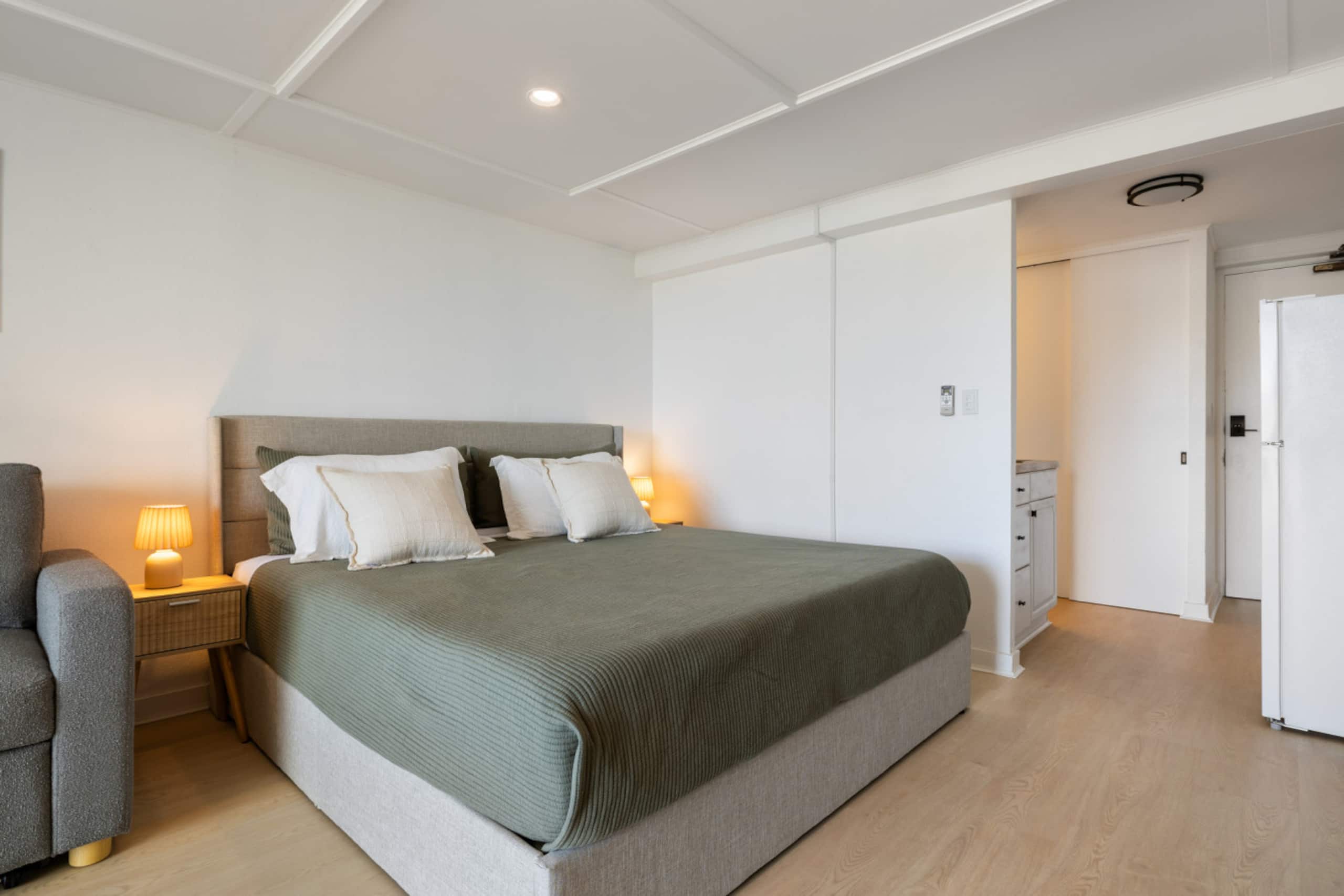 Condo in Honolulu · ★4.91 · Studio · 2 beds · 1 private bath - Image 5