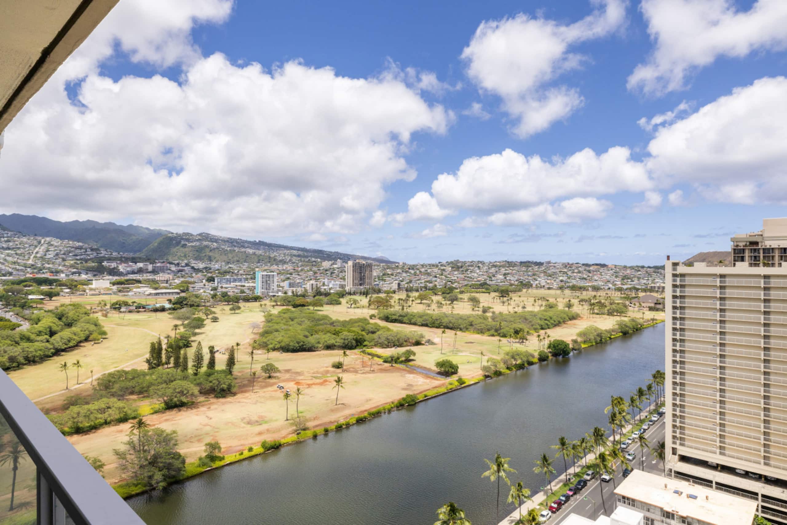 Condo in Honolulu · ★4.91 · Studio · 2 beds · 1 private bath - Image 23