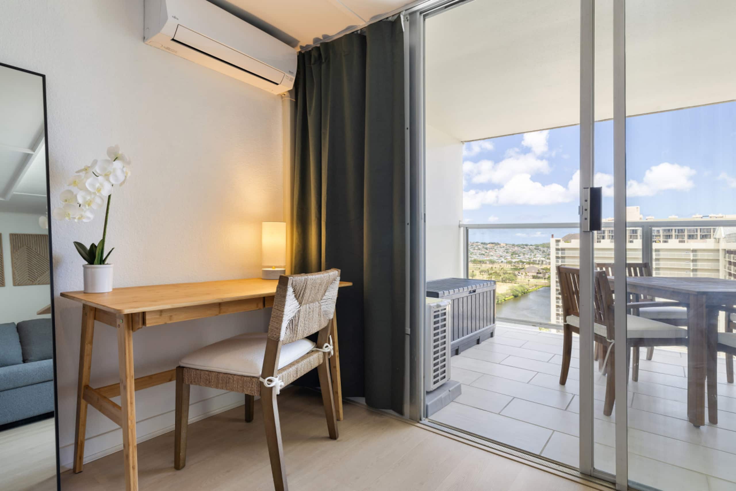 Condo in Honolulu · ★4.91 · Studio · 2 beds · 1 private bath - Image 17