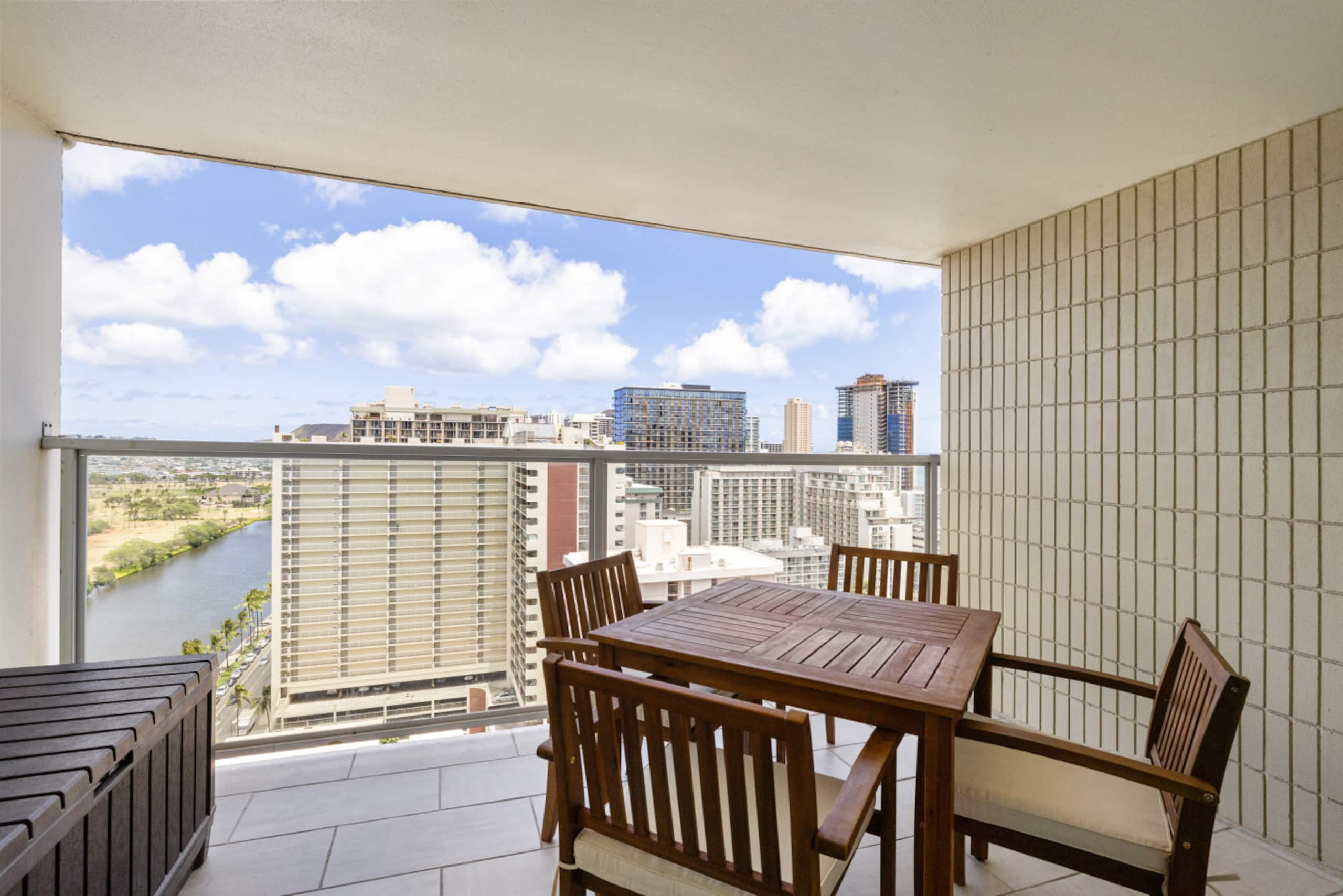 Condo in Honolulu · ★4.91 · Studio · 2 beds · 1 private bath - Image 20
