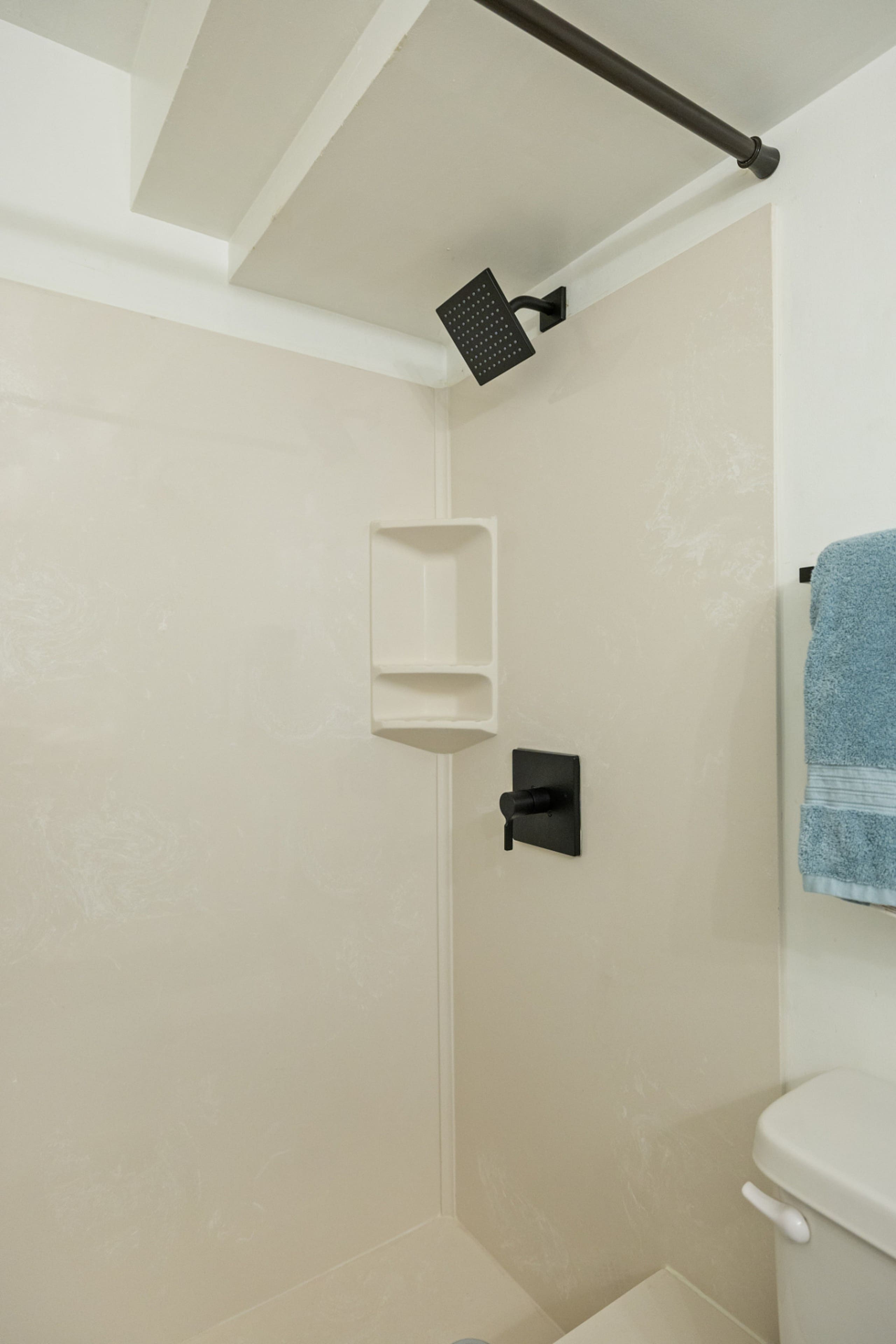 Condo in Honolulu · ★4.91 · Studio · 2 beds · 1 private bath - Image 14