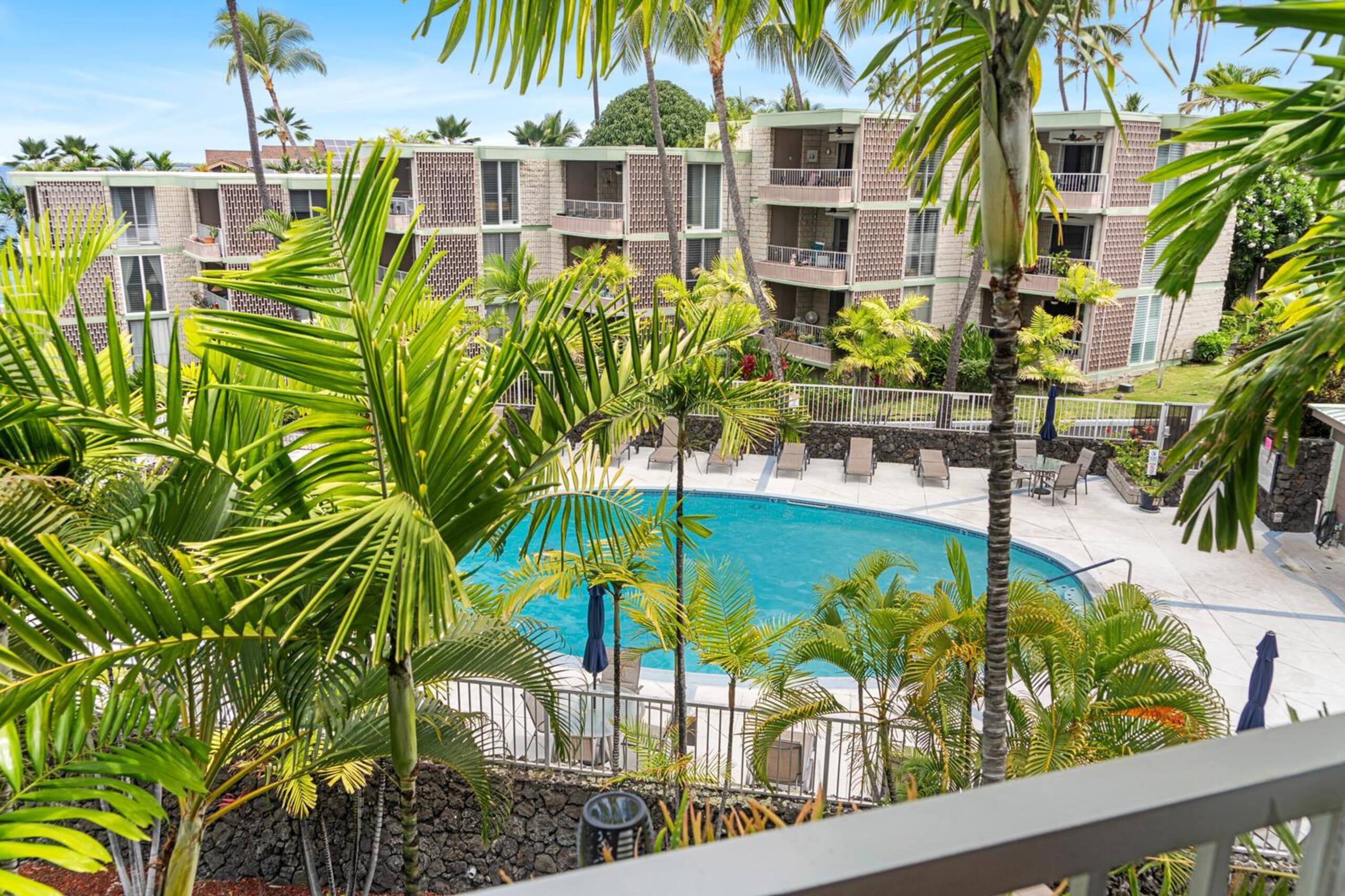Condo in Kailua-Kona · ★4.86 · 1 bedroom · 2 beds · 1 private bath - Image 26