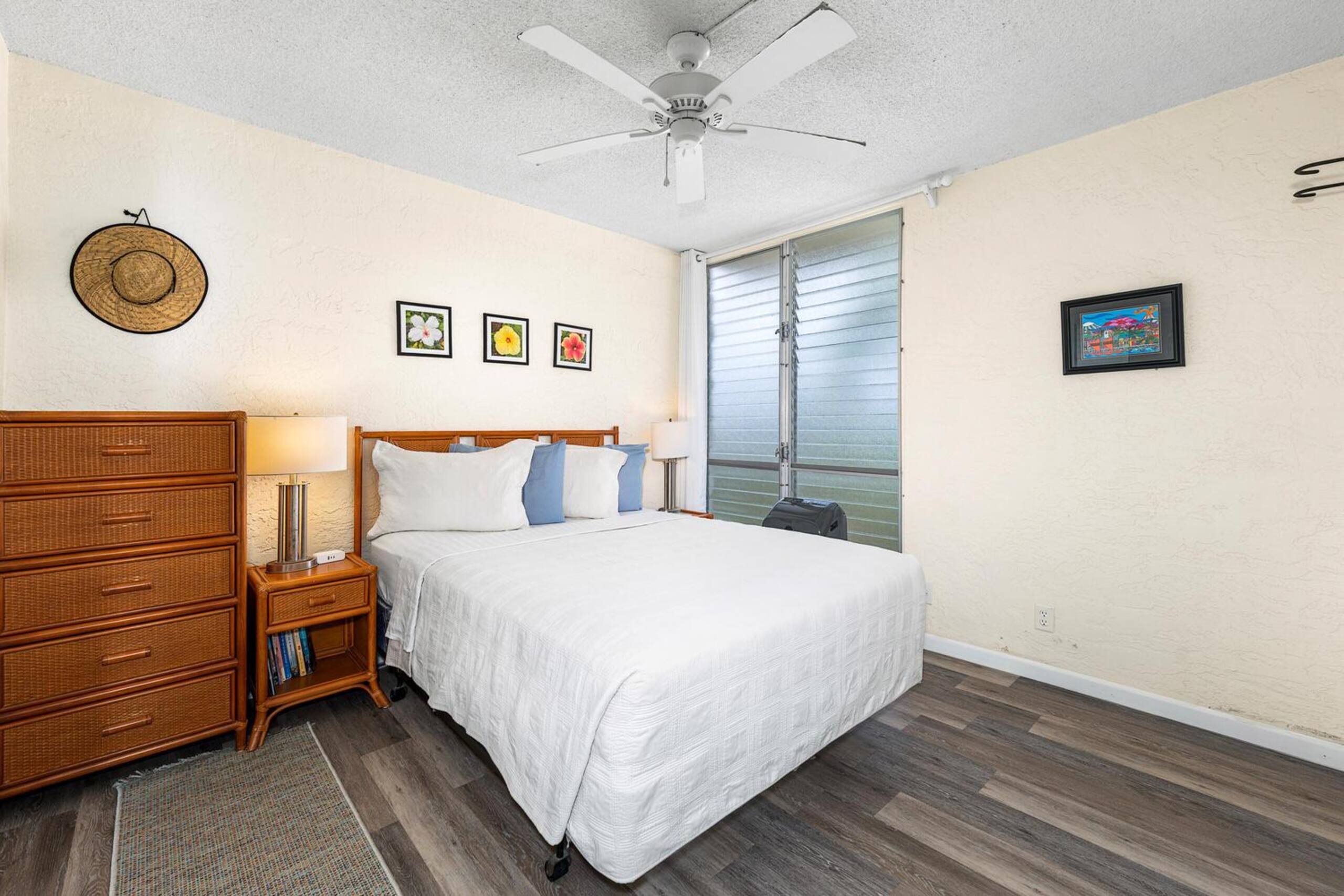 Condo in Kailua-Kona · ★4.86 · 1 bedroom · 2 beds · 1 private bath - Image 11