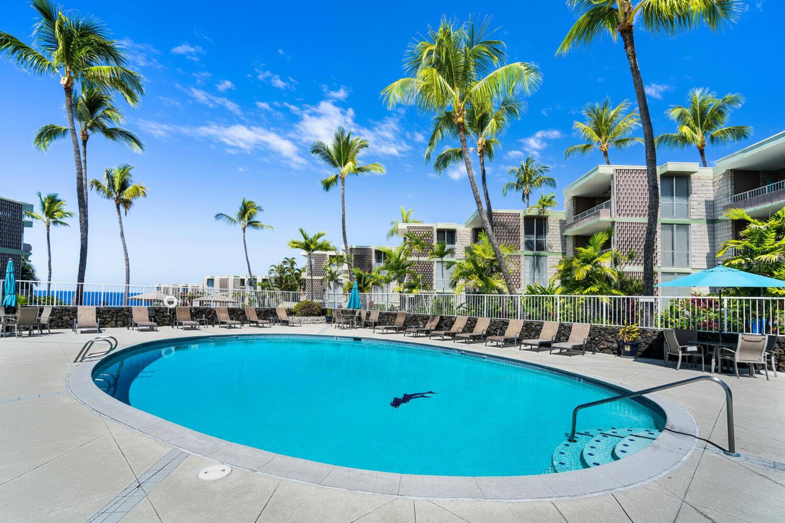 Condo in Kailua-Kona · ★4.86 · 1 bedroom · 2 beds · 1 private bath - Image 24