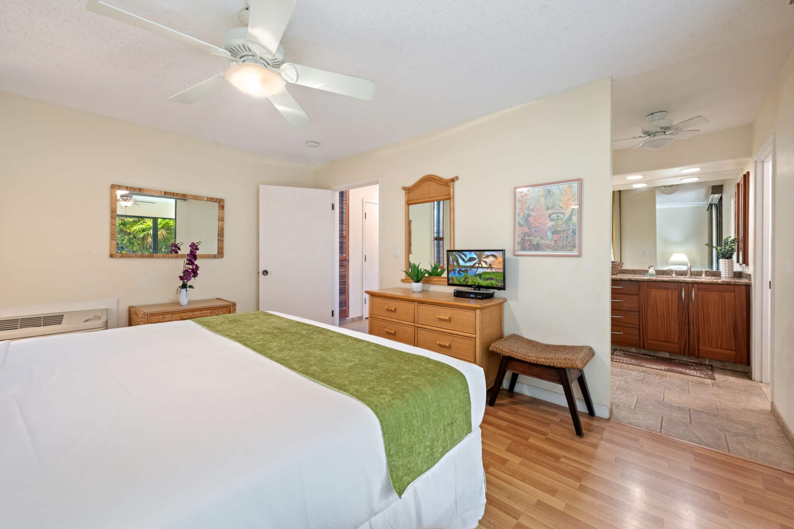Condo in Kihei · ★4.57 · 1 bedroom · 1 bed · 2 private baths - Image 18