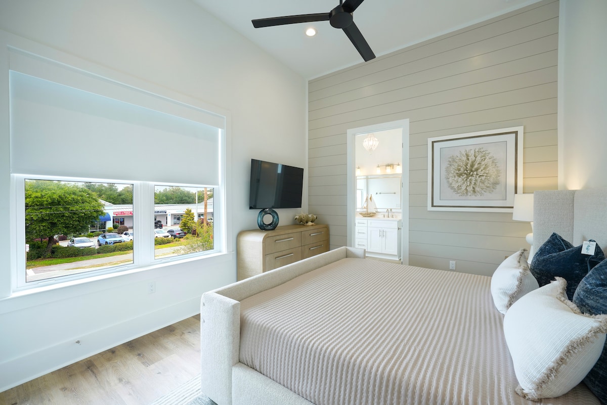 4. spavaća soba ima veliki bračni krevet i kupaonicu. (30A Serenity Skies)