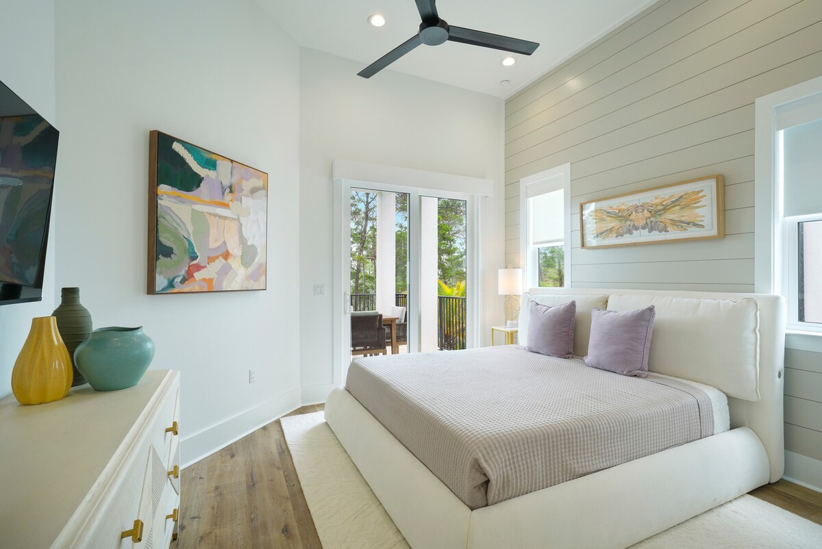 Spavaća soba 3 ima veliki bračni krevet i kupaonicu. (30A Serenity Skies)