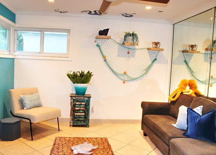 Octopus Sanctuary · Steps From The Beach W/parking - Hollywood, FL