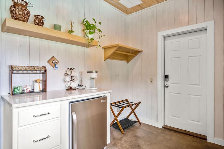 Estación para colgar la ropa y las bolsas de viaje