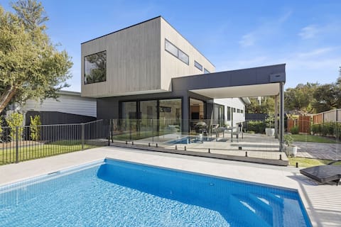 Coastmere at Rye - Luxury Poolside Retreat