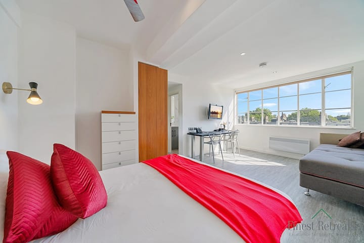 Finest Retreats | Roland House - Deluxe Studio B - Chelsea