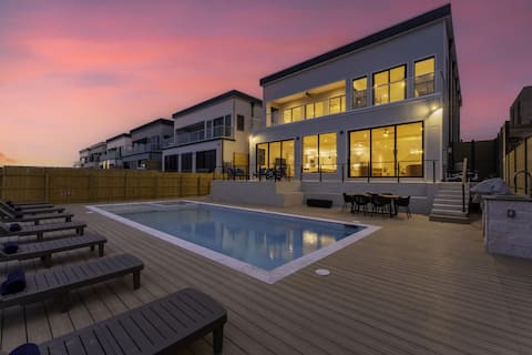 New Waterfront Home W/ Private Pool, Sleeps 22+