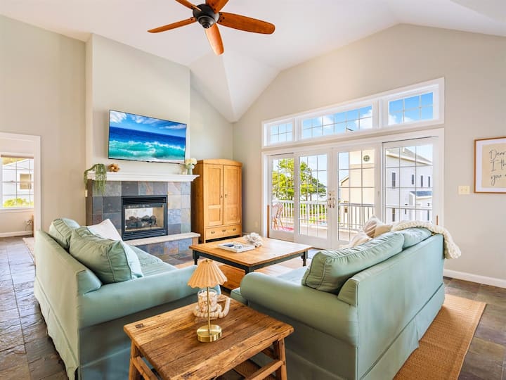 5BR Luxury Coastal Escape! Sleeps12 + Walk 2 Beach