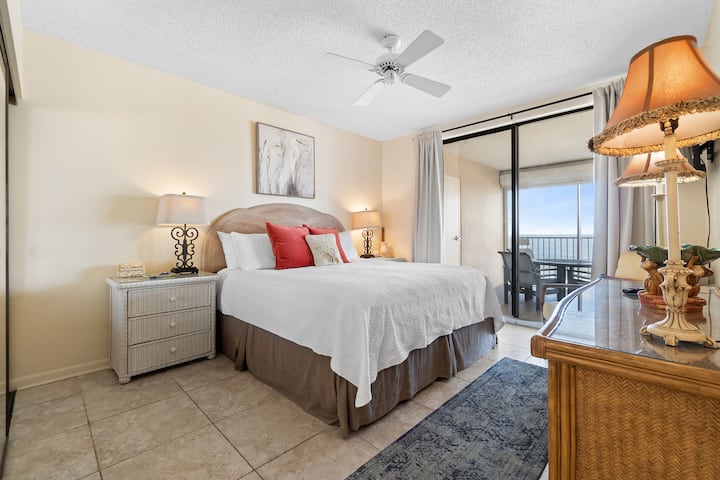 ห้องนอนหลัก (Primary Bedroom)