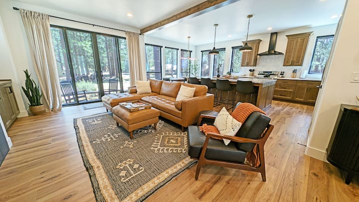 Pine Mt 6 - New Home! 4 Bd,4 Bath, Sharc, Hot Tub - Sunriver, OR