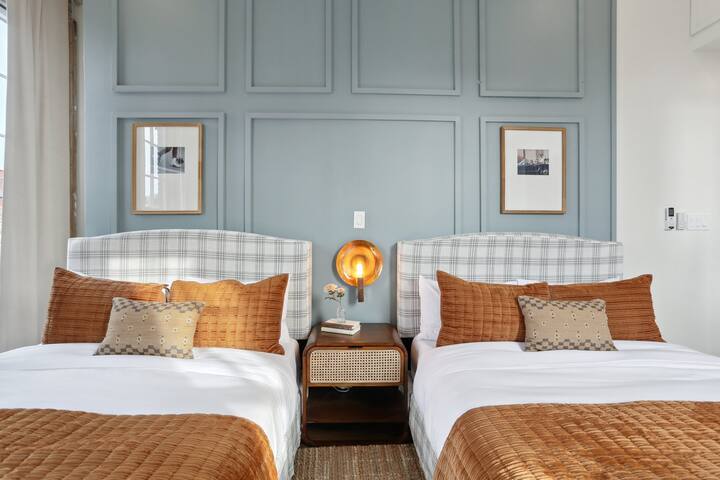 10 bed/10 bath Luxury CBD Villa – Private Pool gallery image 2