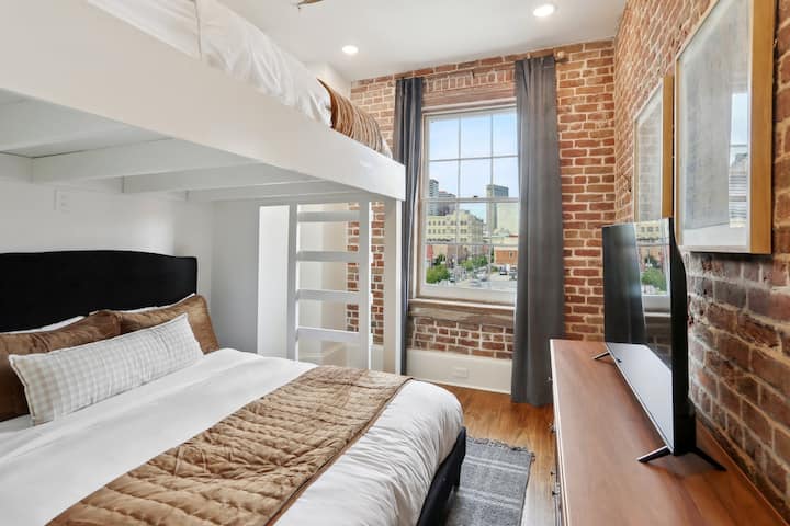 Bedroom 10 | Queen over Queen Bunk Bed with Ensuite Bathroom | Third Floor