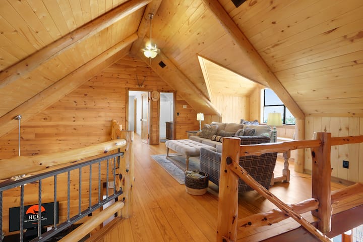 Поткровјето на вториот кат има втор простор за живеење.