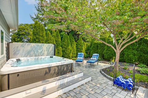 Near Solomons Island Boardwalk: Home w/ Hot Tub!