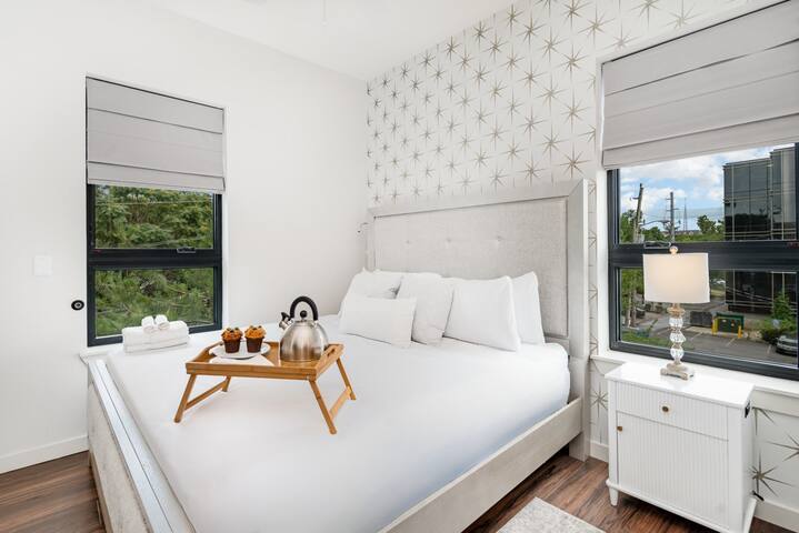 Harmony Octave-2 Units-Pool/Gym-4 Mins to Broadway gallery image 2