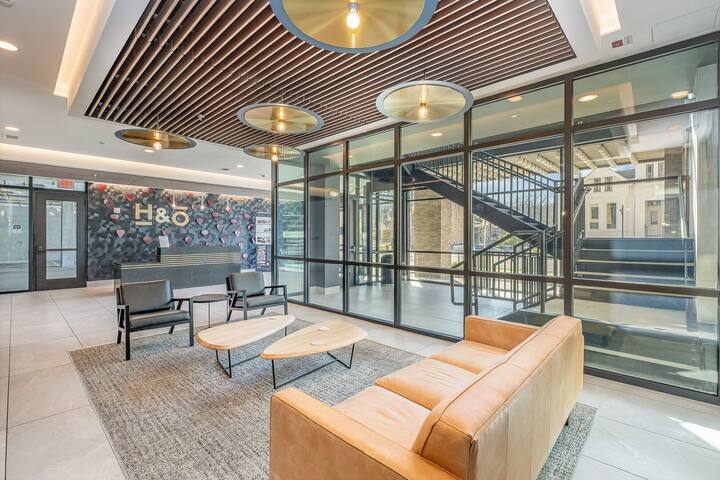 Harmony Octave-2 Units-Pool/Gym-4 Mins to Broadway gallery image 4