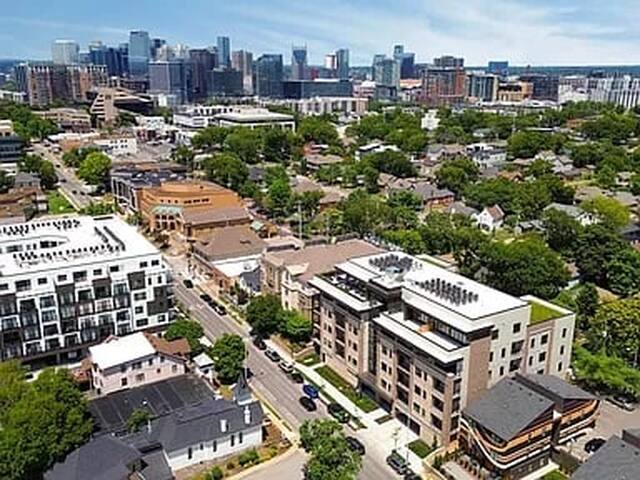 Harmony Octave-2 Units-Pool/Gym-4 Mins to Broadway gallery image 5