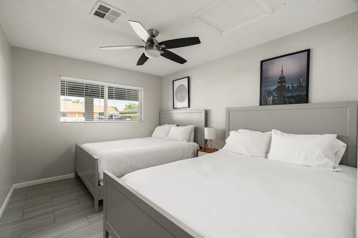 Chumba cha kulala 2 - vitanda 2 vya upana wa futi 4.5