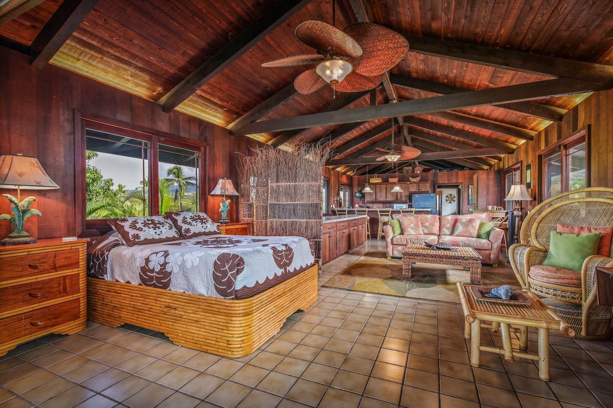 Sala de estar en el segundo piso con cama adicional