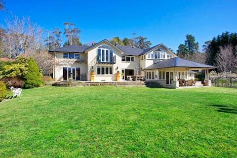 Ellengowan In Leura on 2 acres of land