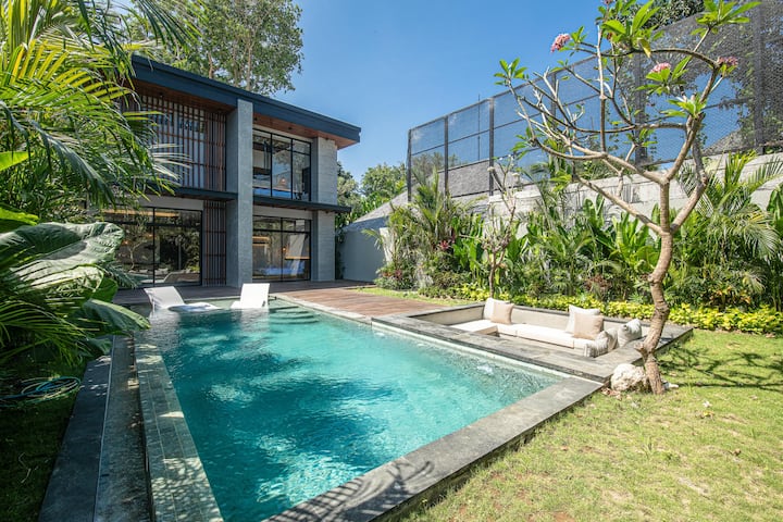 Refined 5br, Ac,  Villa, 400m To The Beach - Bali