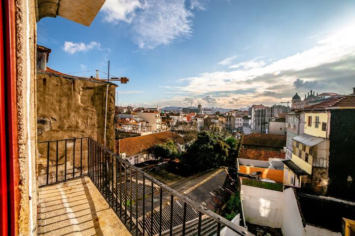 Designer Building Stay Near Clérigos by HostWise gallery image 5