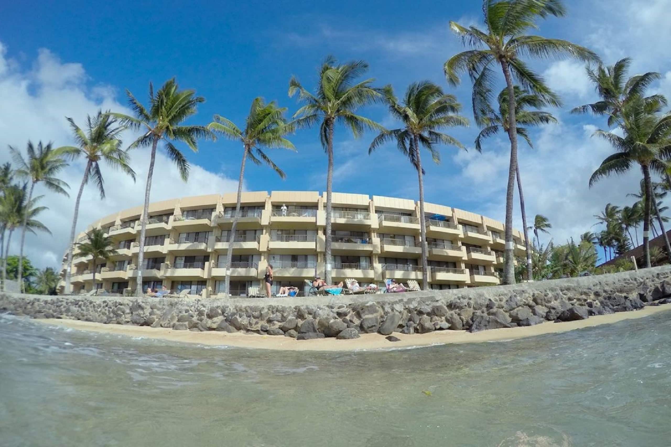 Condo in Lahaina · ★4.68 · 1 bedroom · 2 beds · 1 bath - Image 17