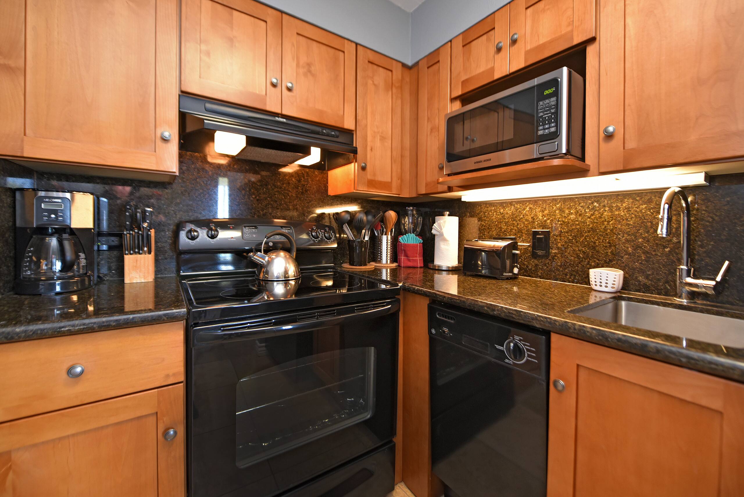Condo in Lahaina · ★4.68 · 1 bedroom · 2 beds · 1 bath - Image 6