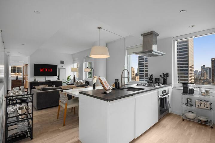 Upscale Luxury Retreat in Midtown Manhattan! gallery image 3