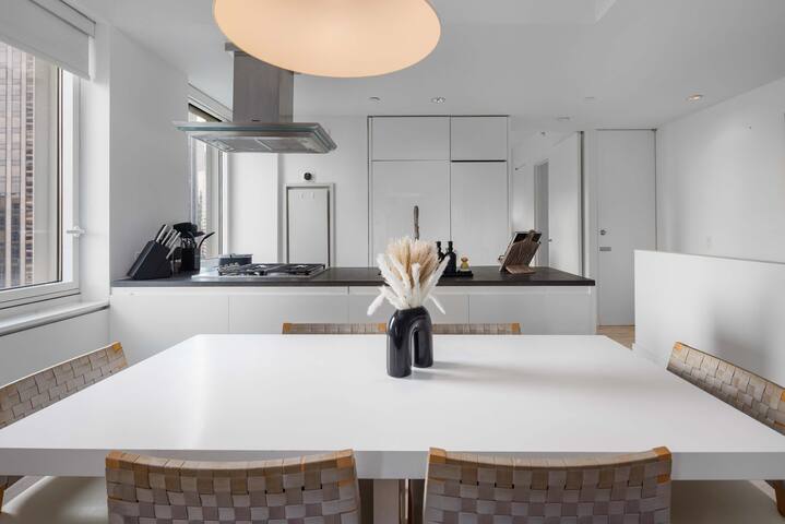 Upscale Luxury Retreat in Midtown Manhattan! gallery image 4