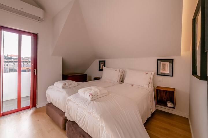 Central Apartments Stay Near Clérigos by HostWise gallery image 5