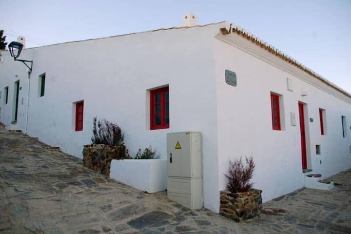 Typical Two-bedroom Village House - Vila do Bispo
