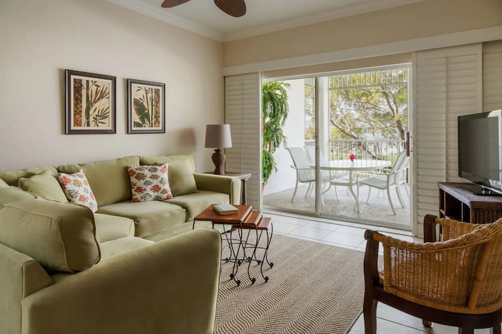 Stylish 2br, Olde Marco Deluxe Suite - Marco Island, FL
