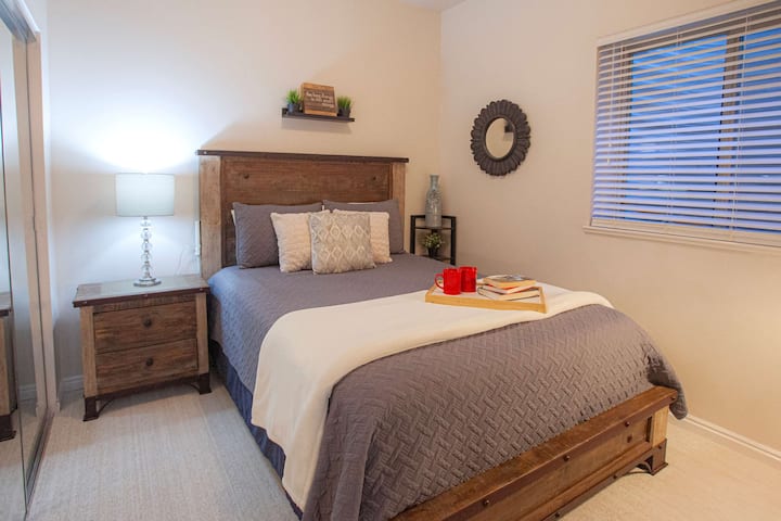 Chambre au rez-de-chaussée avec lit Queen Size