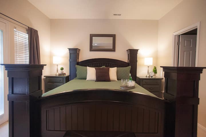 Chambre principale avec lit King Size en bas