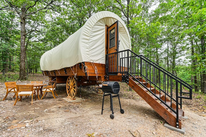 Covered Wagon Vacation Rental In Broken Bow! - Hochatown, OK
