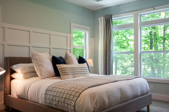 Pohodlná spálňa s manželskou posteľou King