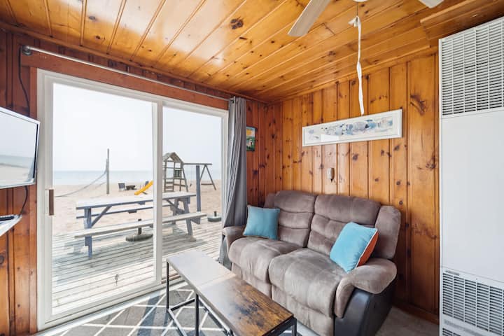 #4 | Cozy Classic On The Beach - Oscoda, MI