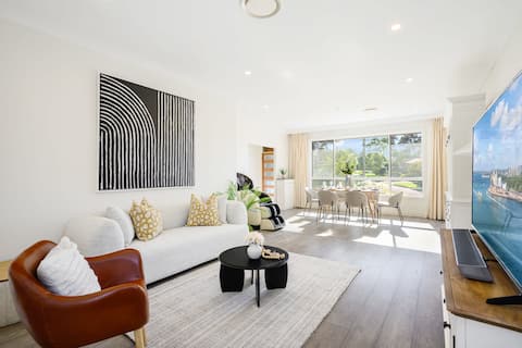 Modern 4BR Retreat in Leafy Epping Near Transport