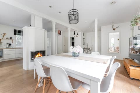 Spacious city Family Villa near  Lake & Airport