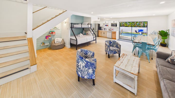 Twin Tides, Pool Spa, Minigolf, Golfcart, Sleeps14 - Anna Maria, FL