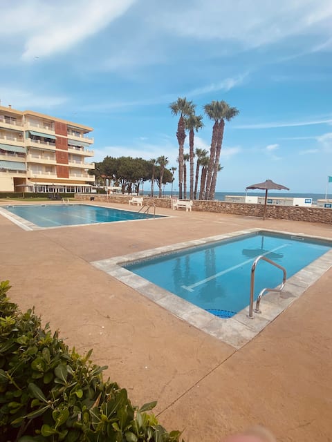 Beachfront · terrace · pool · sleeps 6